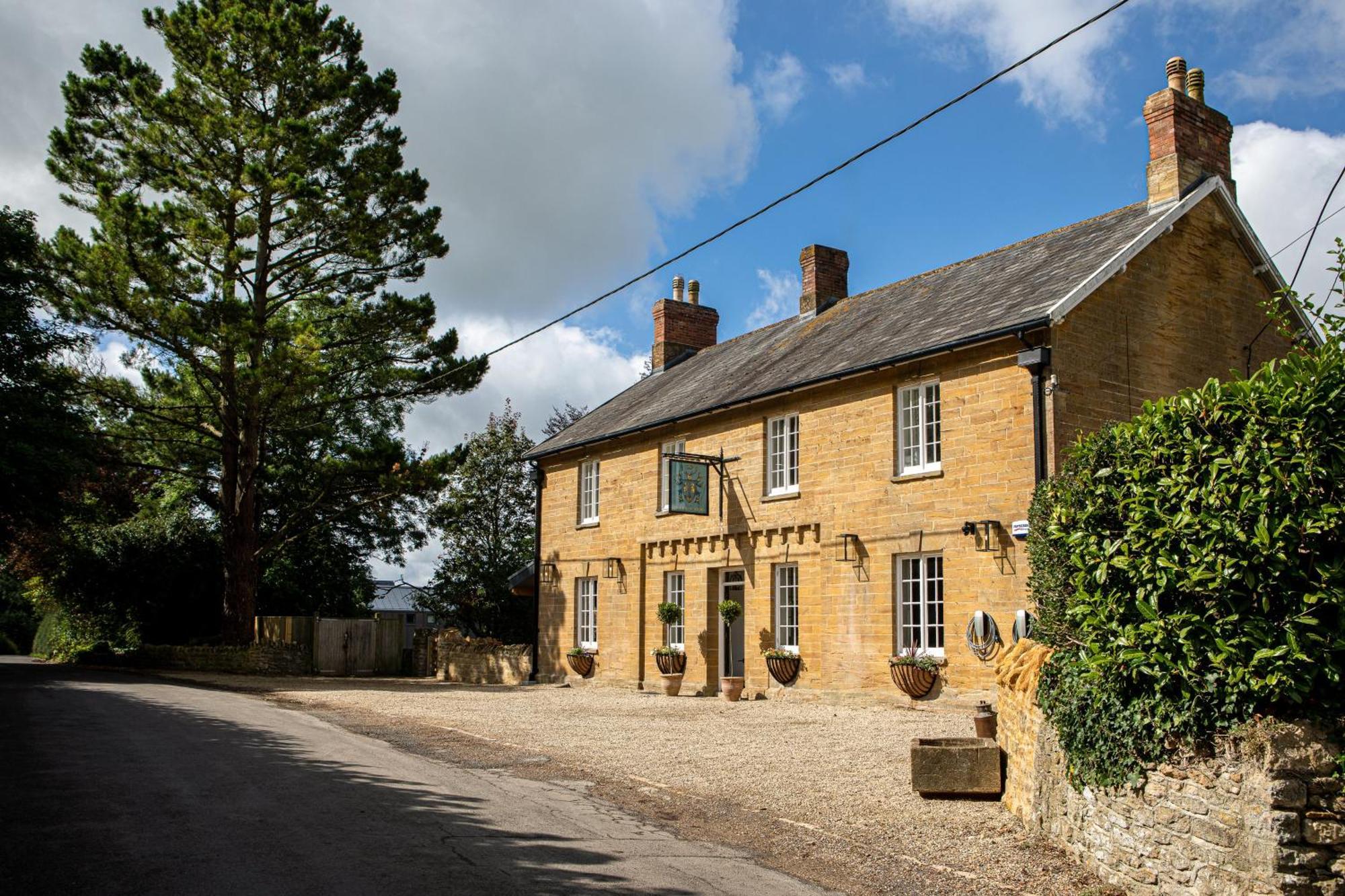 The Queens Arms Poyntington Dış mekan fotoğraf